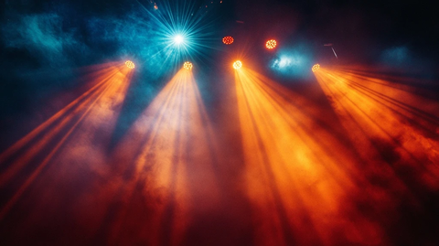 烟雾中的舞台灯光