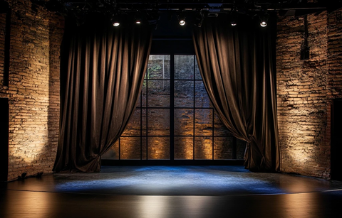 西班牙舞台与砖墙背景