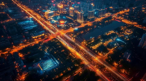 城市夜景灯火辉煌的十字路口交通景象