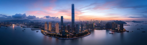 城市海滨的高楼大厦全景鸟瞰图