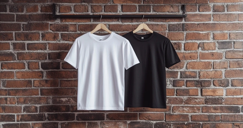 白T恤和黑T恤挂衣架