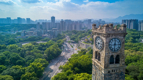 城市钟楼鸟瞰全景及周边城市风光
