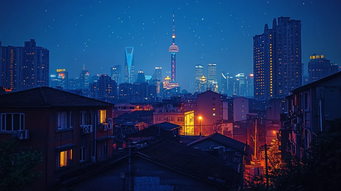 上海夜景鸟瞰老房与摩天大楼交相辉映