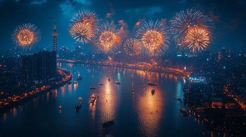 城市河面夜景烟花绽放的绚丽景象