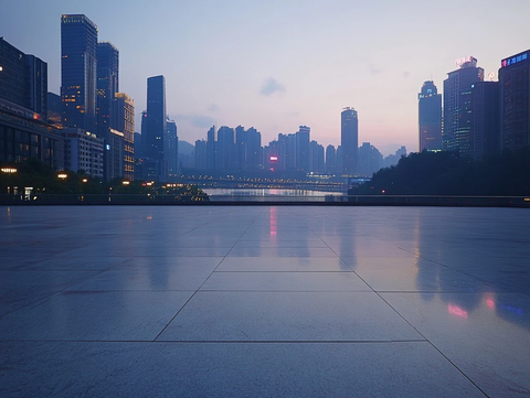 城市广场远景下的高楼大厦景象