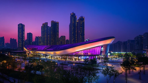 城市夜景中的现代化建筑