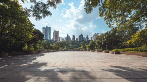 城市公园中的开阔广场全景