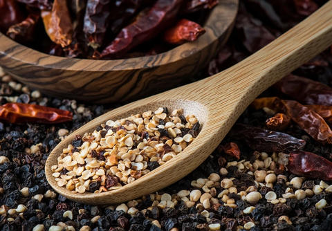 木勺与辣椒种子