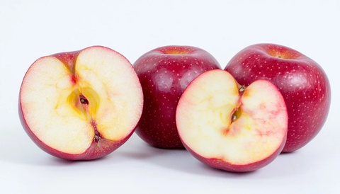 红苹果白背景