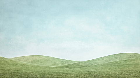 绿色山丘与蓝天