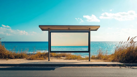 海滩公交站广告牌