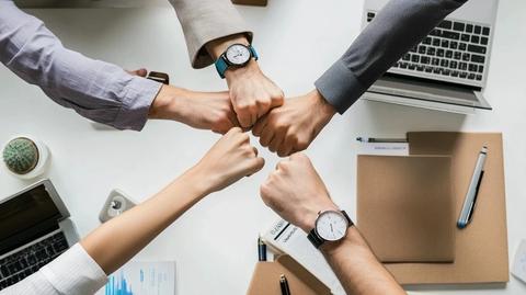 团队合作手拉手