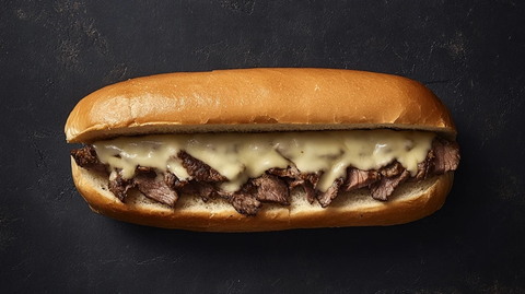 牛排三明治配融化奶酪