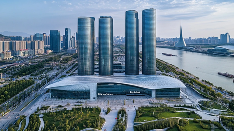 摩天大楼与会展中心全景