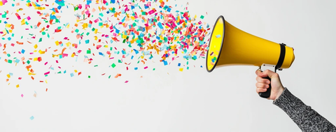 手持扩音器彩色纸屑飞扬