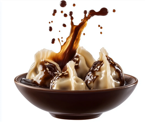 中式饺子与棕色酱汁