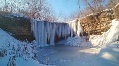 冰瀑与雪光