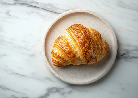 白底孤立牛角包