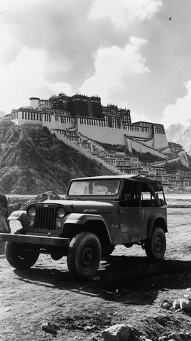 布达拉宫前的吉普