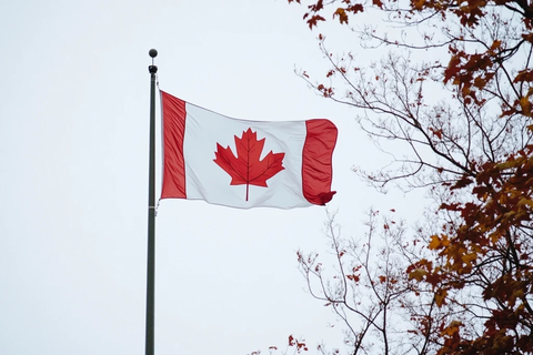 加拿大国旗飘扬