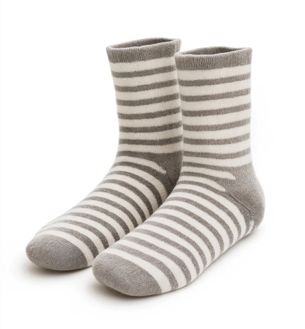 浅灰条纹袜子