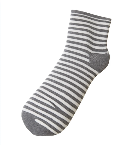 灰色条纹袜子