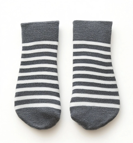 灰色条纹袜子