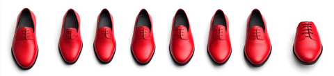 红色皮鞋排列展示