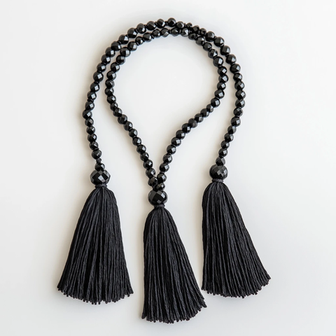 黑珠白底串珠项链