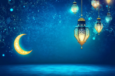 伊斯兰灯笼与新月夜空