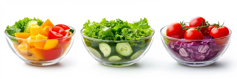 玻璃碗装新鲜蔬菜沙拉