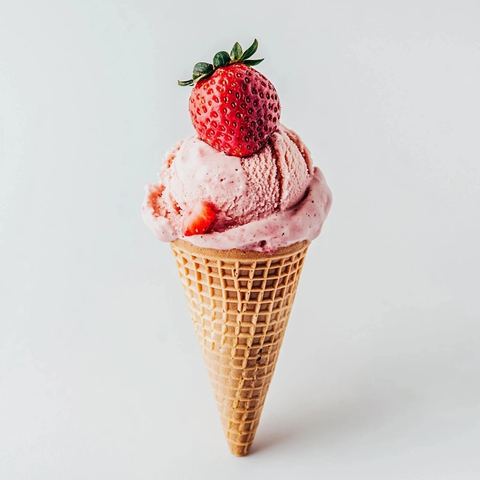 草莓冰淇淋蛋筒