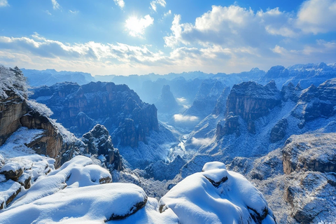 雪景山峰河流梯田