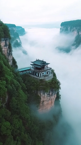 悬崖寺庙与玻璃桥