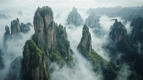 云雾缭绕的山峰