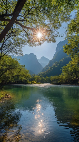 阳光照耀下的河流与山脉