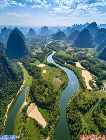 蜿蜒河流与青山环绕