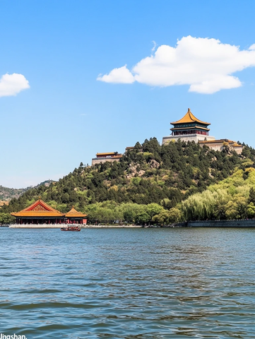 红墙白瓦古建筑