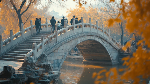 石拱桥上的行人