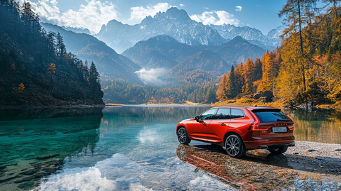 穿越蜿蜒山路，碧湖彩瀑