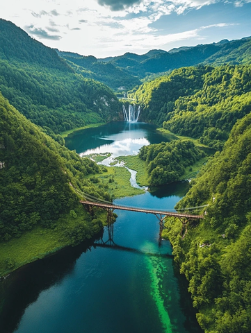 山谷河流悬索桥