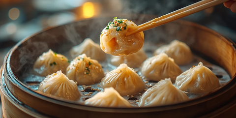 小笼包筷子夹取