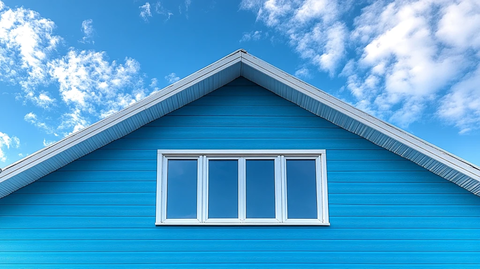 美式屋顶蓝天背景