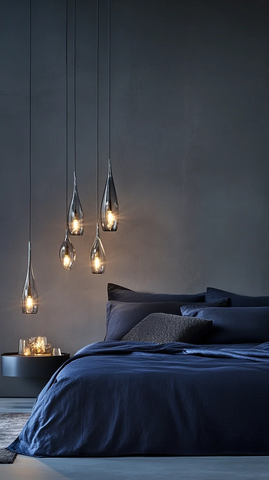 灰色墙面深蓝床品