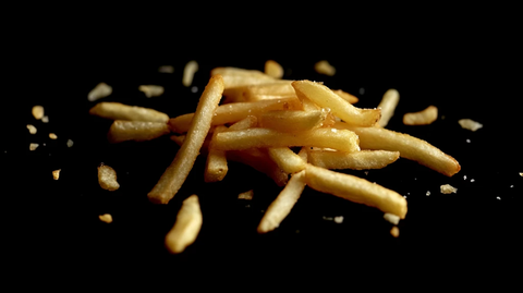 黑色背景美味薯条