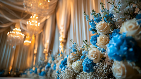 婚礼舞台装饰蓝色白色花朵