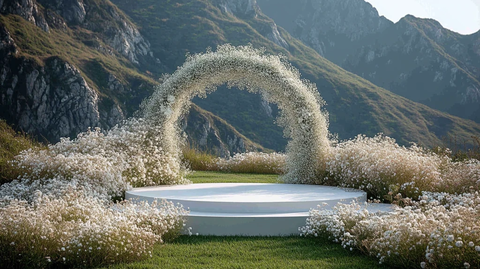 白色婚礼舞台与自然背景