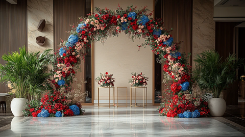 白色拱门与花卉装饰