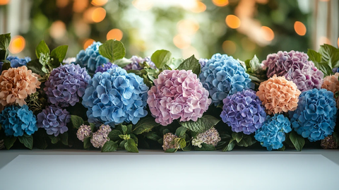 婚礼接待桌前的白色空白海报