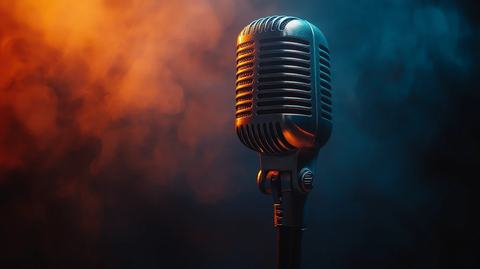 麦克风与暗调背景